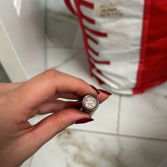 HOURGLASS
Arch Brow Volumizing Fiber Gel - Picture 2 of 2